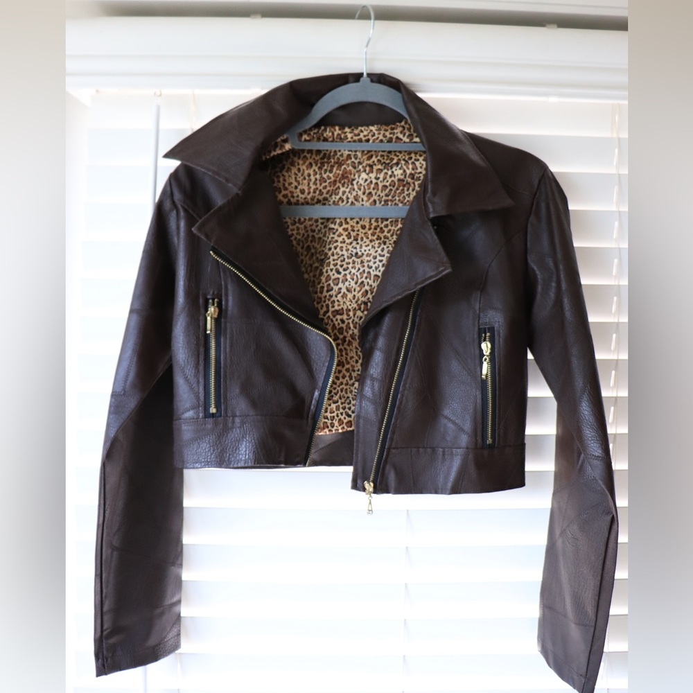 Cropped jacket.